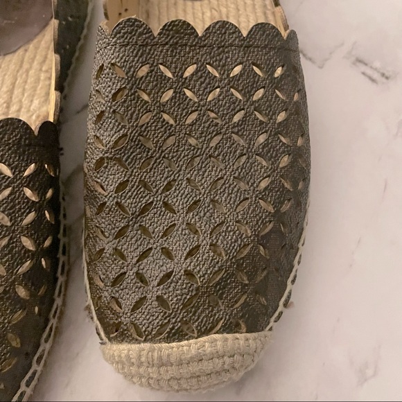 Michael Kors Alexis Perforated Espadrilles Size 6. - Picture 9 of 11